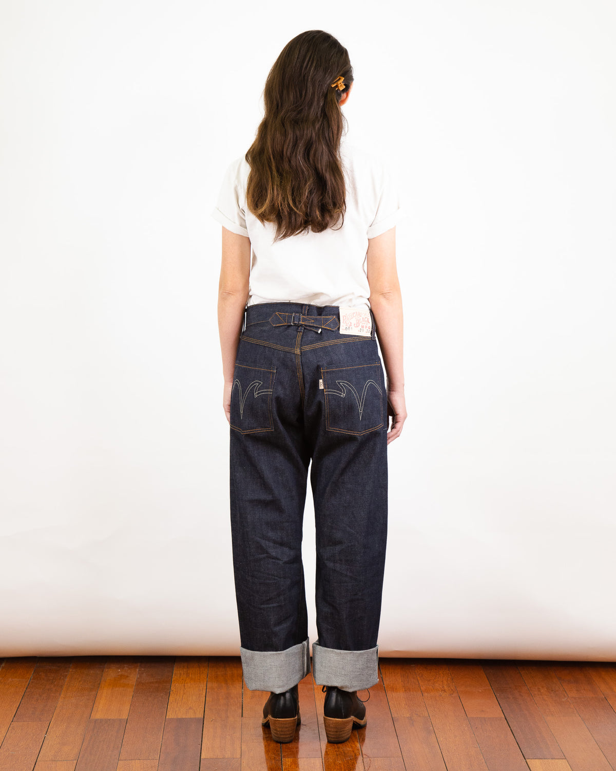 Women's Model Photo of Back of Railcar Black Lot 001
